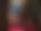 Tu pequeña y afortunada sumisa de látex te concede permiso para adorar este increíble vestido de látex azul ajustado y piernas de nailon.