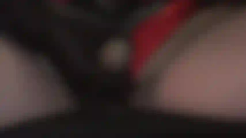 Pollas en tu cara - porque eres una perra sucia y lujuriosa que no puede tener suficiente polla, la amante sacude múltiples pollas directamente en tu cara.