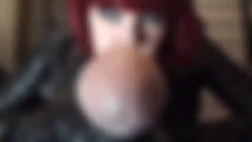 Amante del strap-on te provoca y te tienta con su sabrosa gran polla.