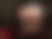 Adoración de culo, strap-on negro masivo y fetichismo de pies en pantimedias color piel.