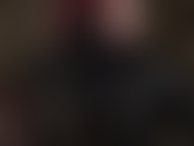 Disfruta de tu fetiche por los guantes de pvc negro brillante. Mi ama sabe cómo excitarte con estos atractivos guantes de vinilo negro.