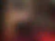 Amante del látex con un gran strap-on blanco: después de que hayas adorado mi cuerpo en látex apretado, recibirás un pegging bien merecido con 10 pulgadas de polla de goma blanca.