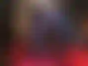 ¡Guau! Estas medias de nailon coloridas son realmente sensuales. Piernas en pantimedias azules sensuales y tacones de aguja para provocarte. Piernas cruzadas. Fetiche de pies.