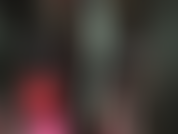 Que adora a la diosa del látex. Mi ama está vestida de látex negro y rojo, mostrando sus fantásticas curvas, provocando sensualmente con sus largas piernas y trasero.