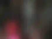 Que adora a la diosa del látex. Mi ama está vestida de látex negro y rojo, mostrando sus fantásticas curvas, provocando sensualmente con sus largas piernas y trasero.