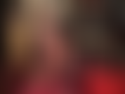 Adoro los strap-ons y las medias. Mi pene de goma negra de 20 cm se combina con unas medias marrón oscuro brillantes para un pegging espectacular. Si te encantan las medias, los pies y los strap-ons, ¡esto es para ti!