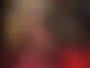 Adoro los strap-ons y las medias. Mi pene de goma negra de 20 cm se combina con unas medias marrón oscuro brillantes para un pegging espectacular. Si te encantan las medias, los pies y los strap-ons, ¡esto es para ti!