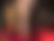 Mistress usa tu fetiche por las pantimedias extra brillantes para ponerte duro y gotear pre-semen, para que pueda usar ese jugo por toda tu polla y tu culo.