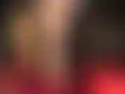 Mistress usa tu fetiche por las pantimedias extra brillantes para ponerte duro y gotear pre-semen, para que pueda usar ese jugo por toda tu polla y tu culo.