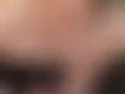 Ama masturba su gran y sabrosa polla directamente en tu boca, vaciando sus bolas en tu garganta con una rápida paja.