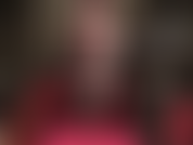 Un toque de piernas espectacular con medias negras transparentes, tacones rojos de acero, corsé de cuero y guantes. Piernas cruzadas y extendidas te hacen sentir débil y retorcida.