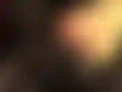 Mmm guantes de cuero... Ama vestida de cuero completo con sombrero toca y provoca con guantes de cuero de cerca.