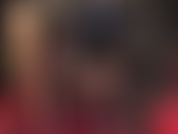 Medias doradas brillantes con diferentes pares de tacones y botas. Si tienes fetiche por tu diosa de nailon con calzado sexy, esto es para ti. Adora mis piernas y varios pares de botas.