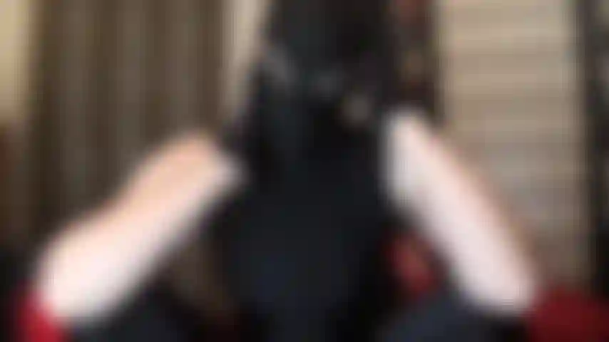 Fetiche de lycra con capucha, catsuit, guantes y máscara te excitan.