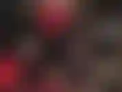 Para afeminadas de satén: adoración a la diosa del satén con un enorme strap-on. Ama, presenta su hermoso conjunto de satén sedoso y brillante, blusa, guantes, falda larga, botas altas y una gran polla blanca.