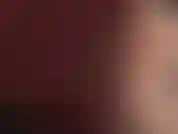 Seductora, fetichista del lápiz labial rojo oscuro y juego de saliva.