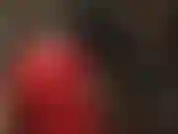 Fetichista del látex, vestida con látex brillante súper ajustado, mira a tu amante realizar una paja con guantes.