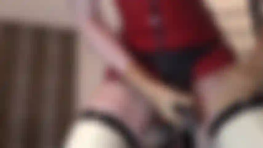 Ama lubrica su bbc y la acaricia con fuerza, ordeñándola en tu boca.