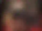 Adora mis sensuales curvas con estas medias ajustadas de goma brillante y con costuras reforzadas. Esta es una falda de látex sexy y elegante, combinada con medias de nailon vintage y liguero.