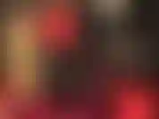 Diosa rubia que te permite alabar su culo con ajustados leggings rojos y un tanga de pvc, te folla la boca con guantes de pvc y el coño del culo con un enorme strap-on negro.