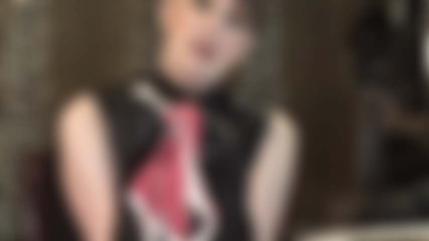 Sph. Tu pequeño y patético pito no se compara con una hermosa polla negra con venas enormes. Mientras llevas bragas de chica, la polla negra se las come todas. Incluso podría divertirse contigo...