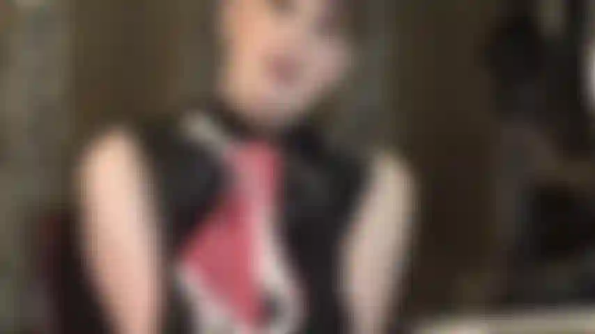 Sph. Tu pequeño y patético pito no se compara con una hermosa polla negra con venas enormes. Mientras llevas bragas de chica, la polla negra se las come todas. Incluso podría divertirse contigo...