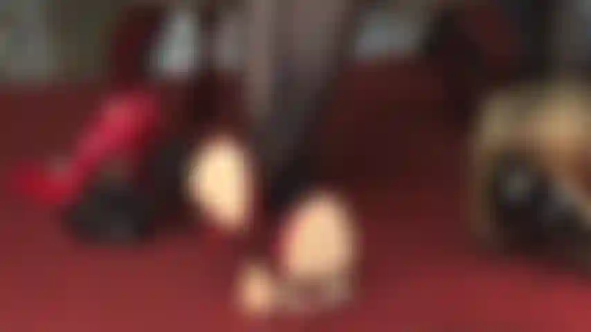 Tu inútil y flácida polla de esclava es el reposapiés de la señora vivian. Su tacón de aguja en tu entrepierna, trabajando tu flácido miembro, la señora sabe que es hora de ponerte en castidad.