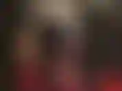 Observa a la amante cambiarse de ropa, desde sujetador y bragas para desnudar el culo hasta una falda corta y caliente para adorar el culo, luego leggings súper ajustados y una tanga roja diminuta.