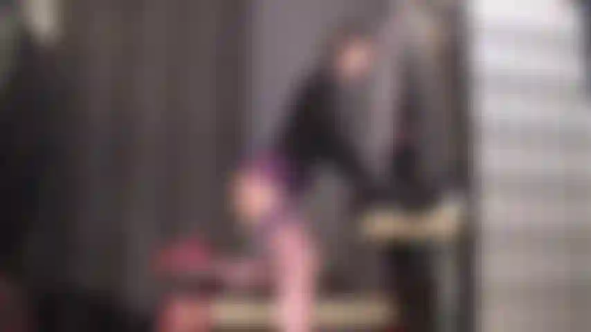 Garganta profunda, degradada y golpeada por la gran polla de mi ama. Solo tenías que chuparme la polla hasta dejarme seca mientras te asegurabas de que mis medias lucieran bien en todo momento. Pero ni siquiera pudiste hacer eso...