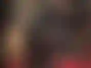 Fetiche de pvc, burlas y pajas con guantes, cara sentada: tu brillante diosa fetiche en pvc negro de cuerpo completo con botas altas se burla de tu polla con tu fetiche favorito, vinilo negro... En particular guantes.