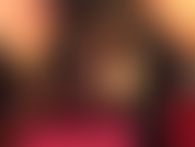 Mi ama te ordena que te folle con una polla negra enorme. Adoras mi culo perfecto con medias brillantes, lames hasta estas botas altas y fetichistas para recibir mi polla negra.