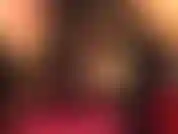 Mi ama te ordena que te folle con una polla negra enorme. Adoras mi culo perfecto con medias brillantes, lames hasta estas botas altas y fetichistas para recibir mi polla negra.