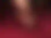 Arcos altos en medias sedosas color bronce, antes de quitarme estas medias de nailon para un fetiche de pies descalzos y zapatos de tacón alto de cuero y peeptoes colgando.