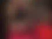 ¡Te encanta mi trasero! Medias negras transparentes y un body de tanga de pvc brillante enmarcan a la perfección mi espectacular trasero.