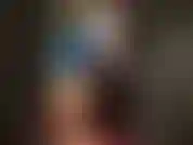 Adoración corporal con vestido de látex azul y medias transparentes con costuras de goma. Tan sedosa y brillante.