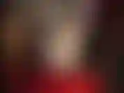 Culo y pies para adorar en 5 pares de medias de nailon en capas.