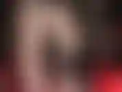 Rawr... Las medias con estampado de leopardo transparente sobre medias superiores de encaje blanco hacen que tu corazón lata un poco más rápido por las maravillosas piernas y el trasero de nailon de la amante.