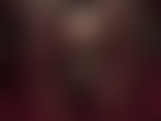 Me chupas la polla para los pies. Imagínatelo... Mis suaves pies de nailon envuelven una gran polla, extrayendo su semen... Directo a tu boca! Con el aroma de mis pies húmedos en tu nariz.