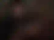 Fetichismo de pies, trabajo con pies, pantimedias: los footboys son provocados sensualmente por los pies de la amante vivian en medias negras transparentes, apuntando directamente a su cara y envueltos alrededor de una gran polla negra.