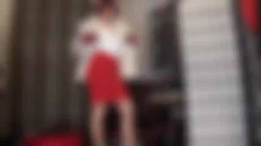 Juego de mariquitas, adoración corporal. A mi linda mariquita le encantan las medias brillantes, las medias, las fajas, los sujetadores y los bustiers de encaje. Ama, y me provoca con sus maravillosos atributos, incluyendo un escote y un pene prominente, a los que ninguna mariquita podrá resistirse.