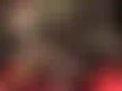 Disfruta de esta provocación de piernas muy sexy con medias en capas y tacones con estampado de leopardo, vestido corto ajustado sexy y guantes de satén.