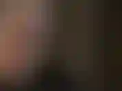 Máscara de nailon color bronce brillante: si ese es tu fetiche, disfruta de una amante con una máscara de pantimedias brillantes.