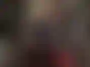 Penetrada por tu ama vestida de pvc brillante y botas altas. Una polla negra no será suficiente para tu hambriento agujero, así que mi ama te folla con dos.