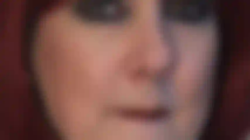 Beso la bbc: mis labios brillantes te provocan y te tientan para que seas el chupador de pollas de tu amante.