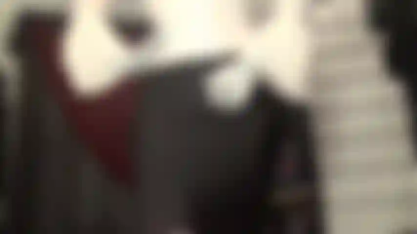 Mi pene afeminado y mis bragas de satén me provocan. Mírate, con la boca abierta, babeando al ver el gran bulto de mi ama. Bajo su falda ajustada se esconden bragas de satén rosa. Ay, mi ama te hace gemir y gimotear... Suplicando ser adorada.