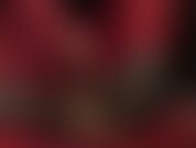 Fetichismo de pies, trabajo con los pies: tu polla de esclava cubierta de nailon es ordeñada por los suaves guantes rojos y los pies de pantimedias transparentes de tu diosa.