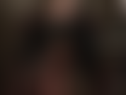 Huele mis pies de nailon. Sé cuánto anhelas las plantas de los pies, cálidas y húmedas, presionadas firmemente contra tu rostro, inhalando su aroma embriagador.