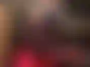 Mastúrbate con mis medias de nailon y mis medias negras con costura. Mejor aún, desliza tu polla de esclava cubierta de nailon entre mis pies y deja que mis manos y pies expertos la ordeñen. Cuenta regresiva para el semen incluida.