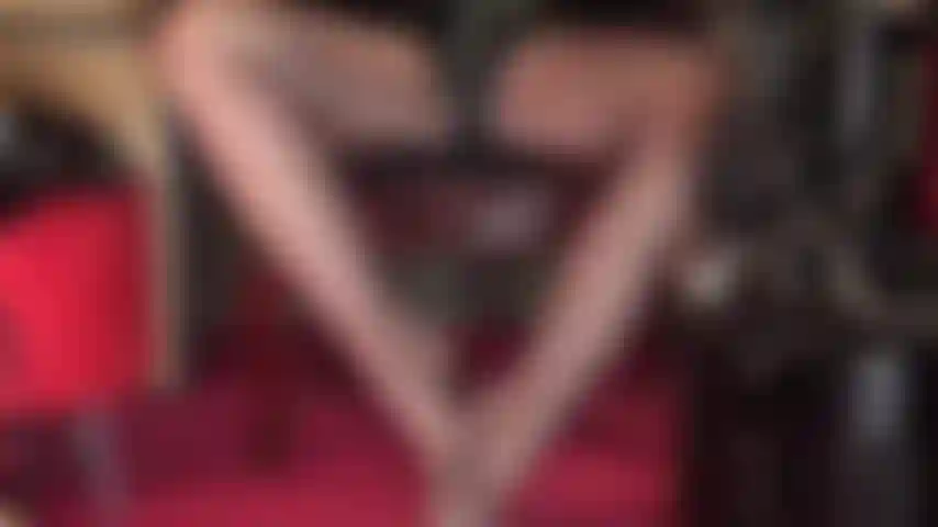 ¿Cuánto deseas deslizar tu polla entre estos altos y sexys arcos de nailon?