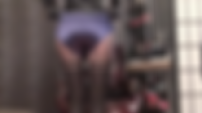 Mi ama te provoca con bragas de satén hasta que no puedes más. Estas bragas de satén quedan de maravilla con medias con estampado de liga, cada par por separado y en capas. Cuántas bragas de satén brillante aguanta tu pene?